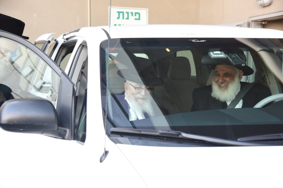 האדמו"ר מסקווירא נחת בישראל • תמונות ראשונות