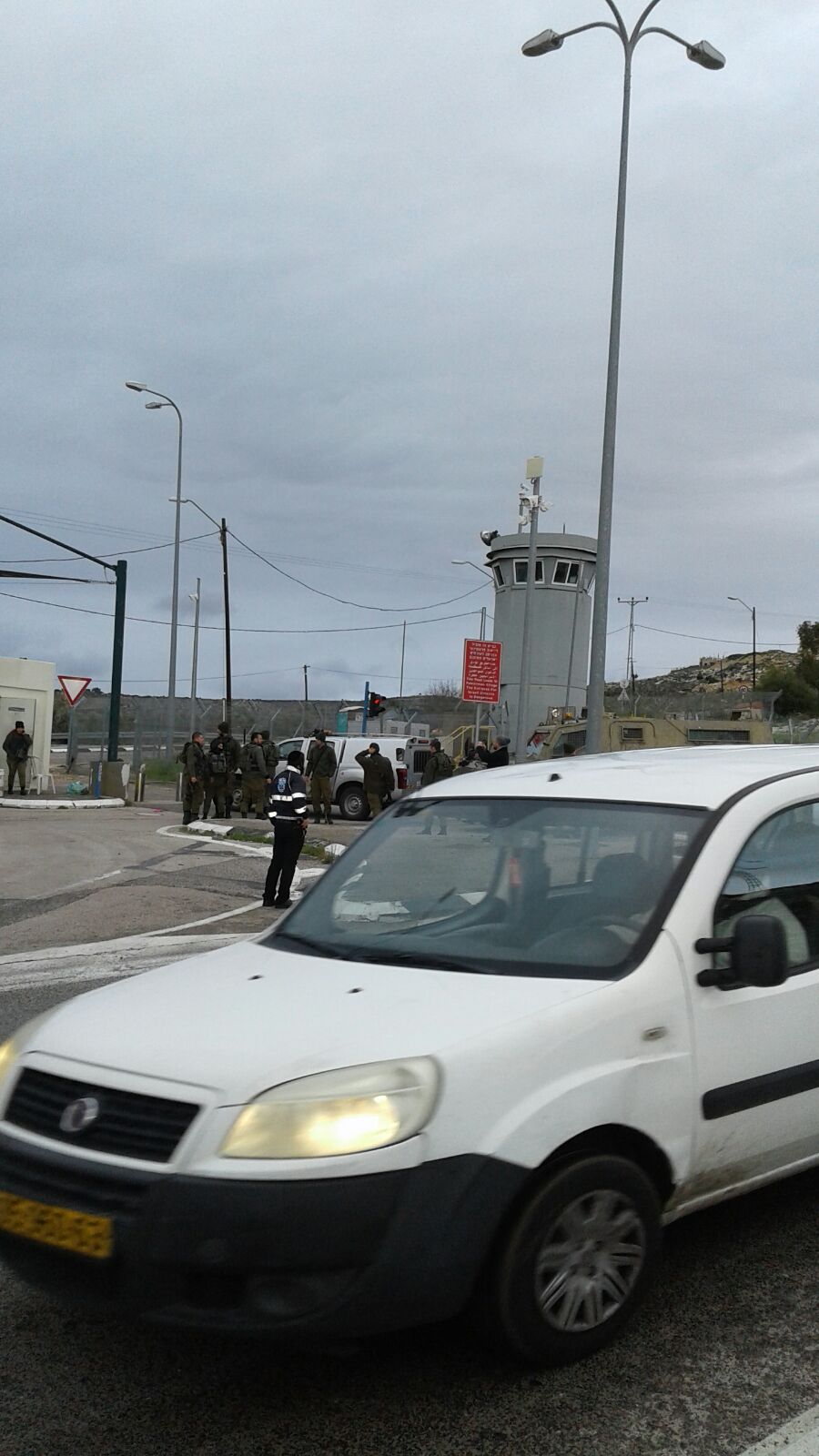 סמוך לבית חורון: רכב פרץ את המחסום ופצע חייל באורח קל