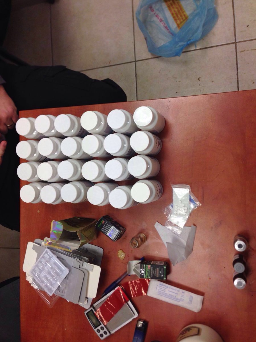 בכפר בצפון נתפסו סמים ואלפי תרופות האסורות בשימוש