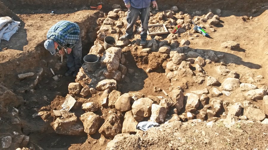 החוקרים טוענים: מצאנו בחפירות בירושלים בית מלפני כ-7,000