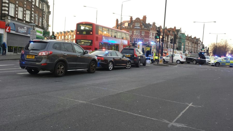 לונדון: אברך נפצע קשה בתאונה בדרך ל'שחרית'