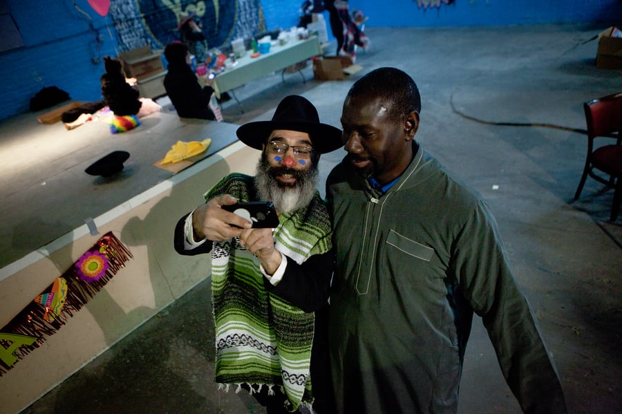 גלריה מניו יורק: השייח העניק את המסגד לחגיגות הפורים של היהודים