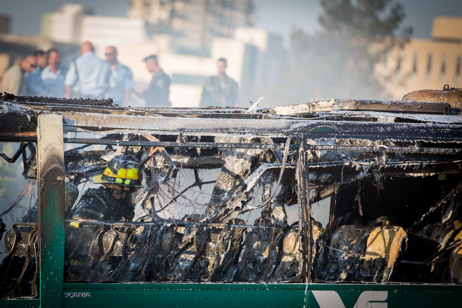 דם, אש ועשן: תיעוד מזירת הפיגוע בירושלים