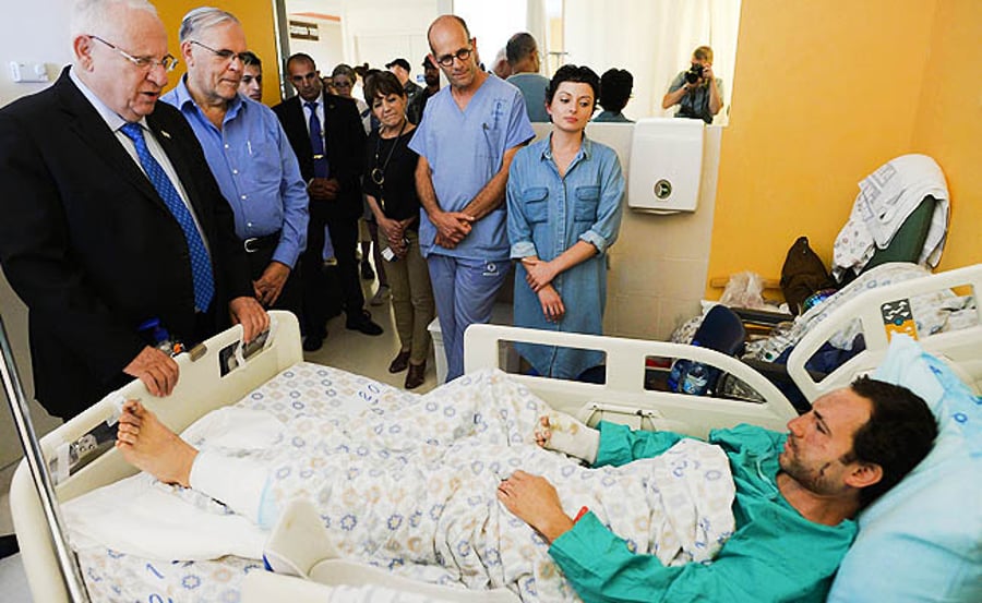 "יהיה בסדר בעזרת השם": ריבלין ביקר את פצועי הפיגוע
