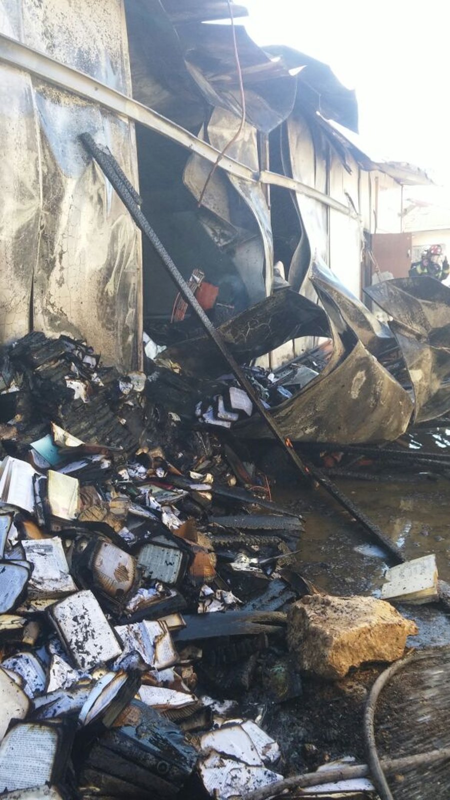שרפה בקראוון בית הכנסת של חסידי ברסלב