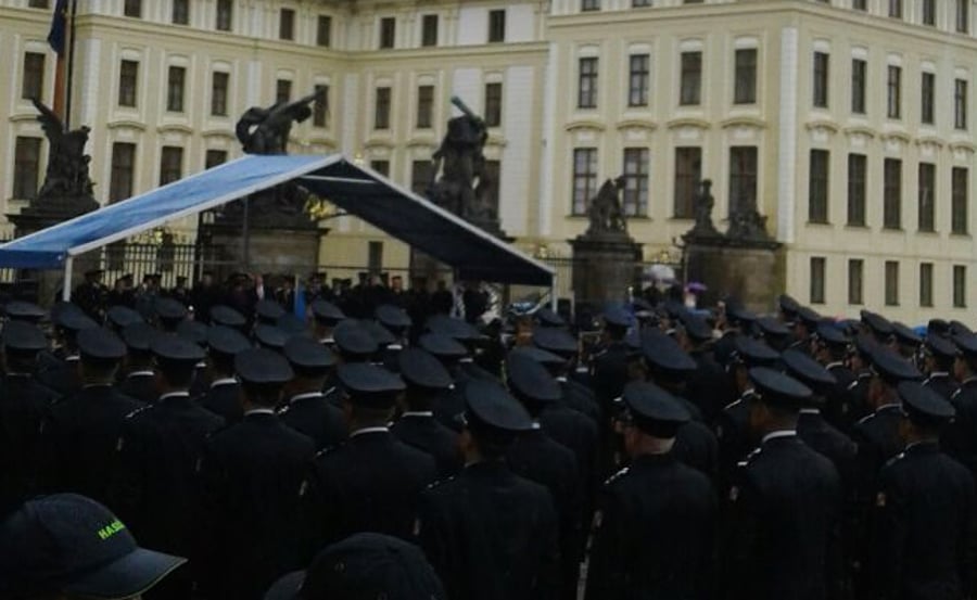 גלריה: מאה כבאים חדשים מונו בפראג