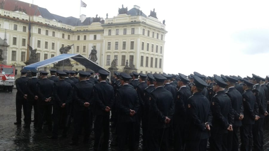 גלריה: מאה כבאים חדשים מונו בפראג