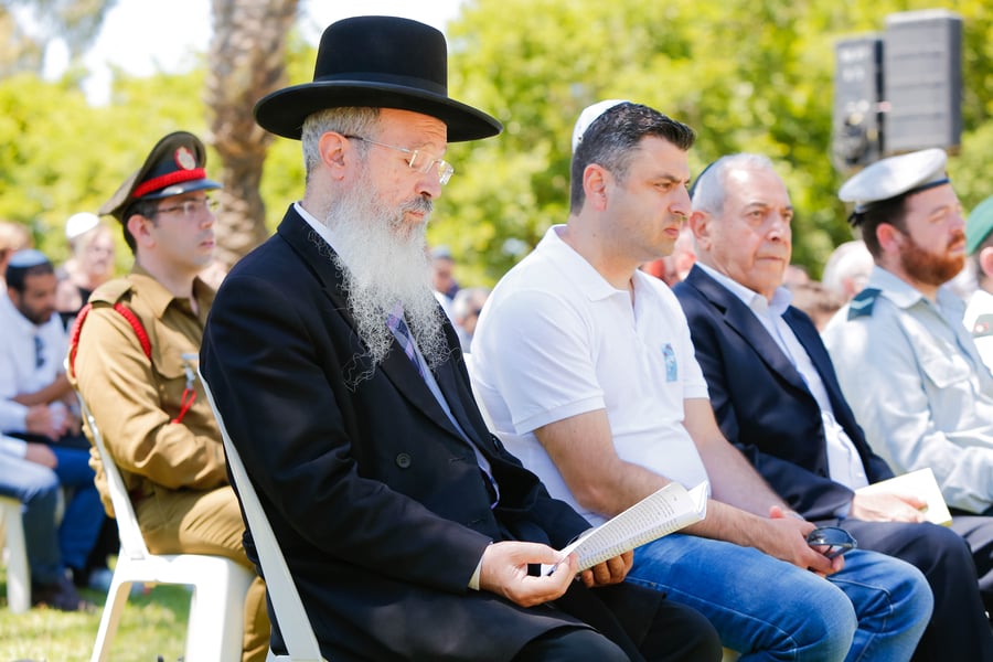 הגאון רבי אברהם יוסף השתתף בטקס יום הזיכרון