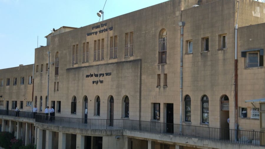 אלמונים ניסו למנוע את תליית דגל ישראל בפוניבז'