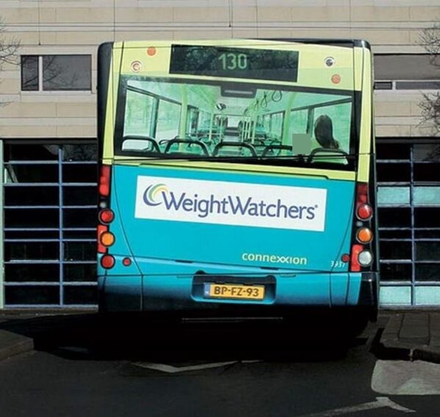 פרסומת לשומרי משקל, האוטובוס לא באמת עקום...