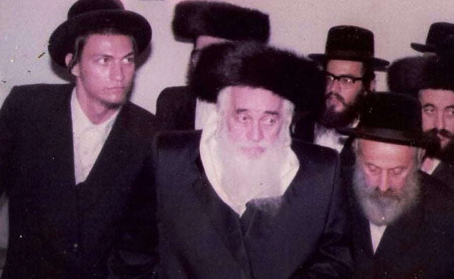 בשמאל התמונה: רבי יעקב ויזל בצעירותו