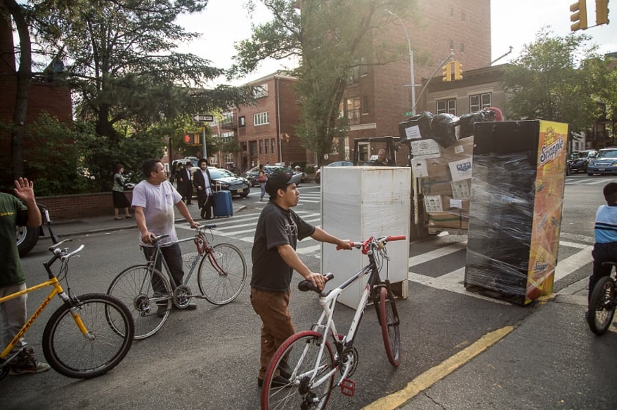 צפו: תושבי ברוקלין יוצאים לחופשת הקיץ