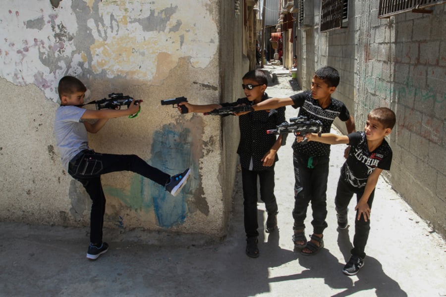 המשחק של ילדי עזה: רובים • צפו בתמונות