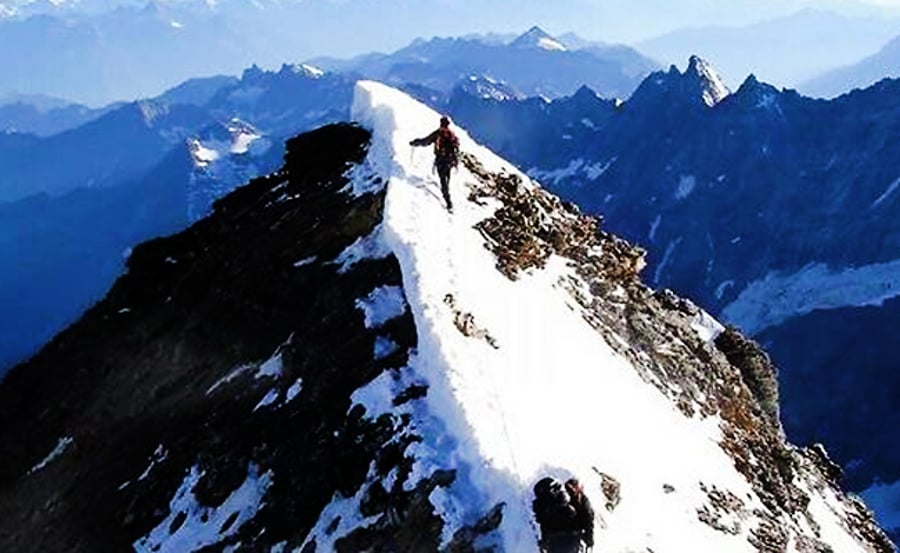 בוריס גורפינקל מטפס על הר, ארכיון