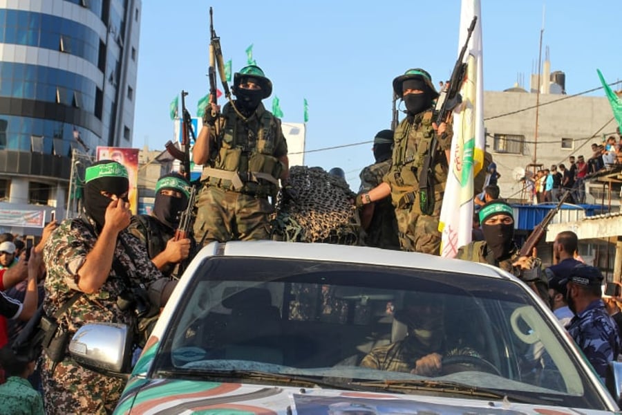 המצעד הצבאי של אנשי החמאס נגד ישראל. צפו בתיעוד