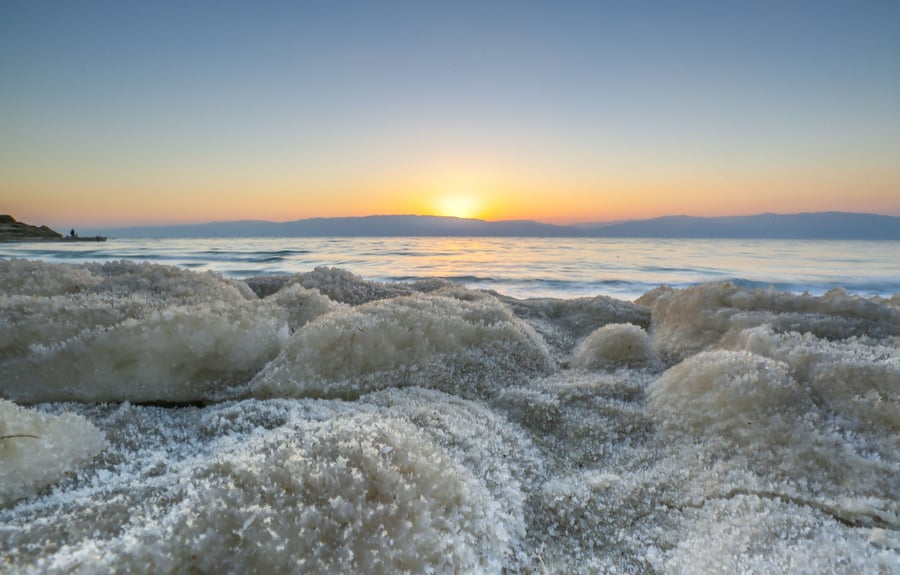עצוב אבל מרהיב: צפו בהתייבשות של ים המלח