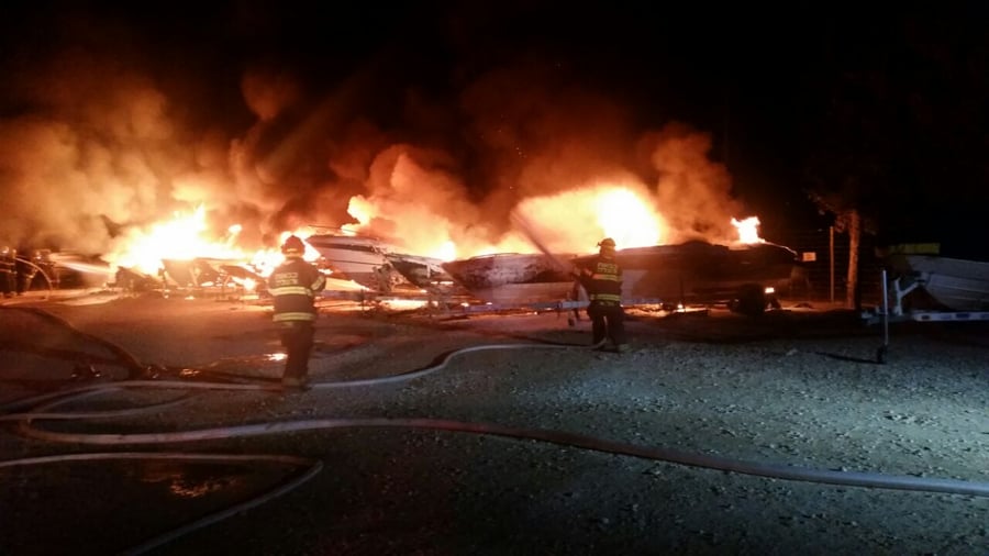 שריפה בכינרת: עשרות סירות עלו באש