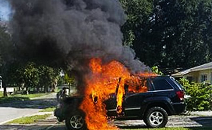 הרכב שעלה באש