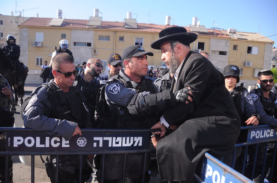 השוטרים, השופרות והמחאה | צפו בתיעוד מהפגנת 'העדה'