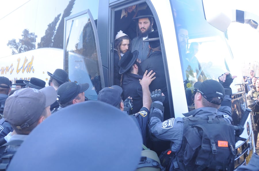 השוטרים, השופרות והמחאה | צפו בתיעוד מהפגנת 'העדה'