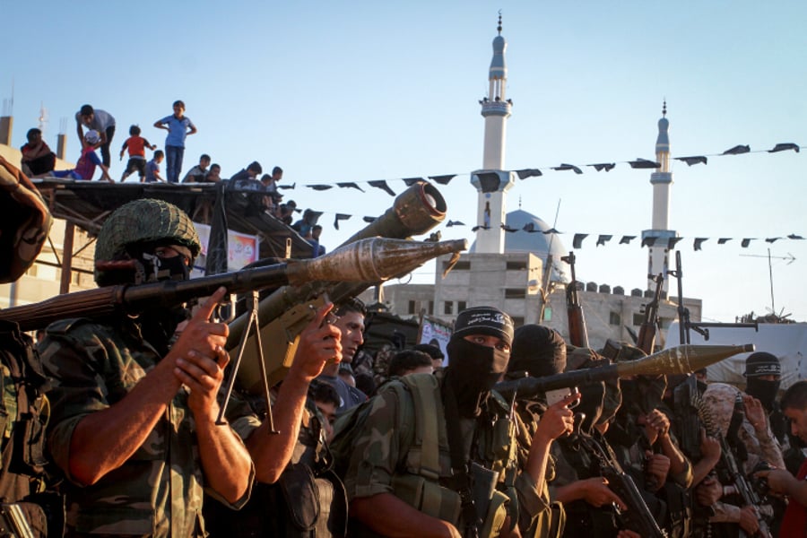 חמושים במצעד צבאי ברפיח ֻ| תיעוד