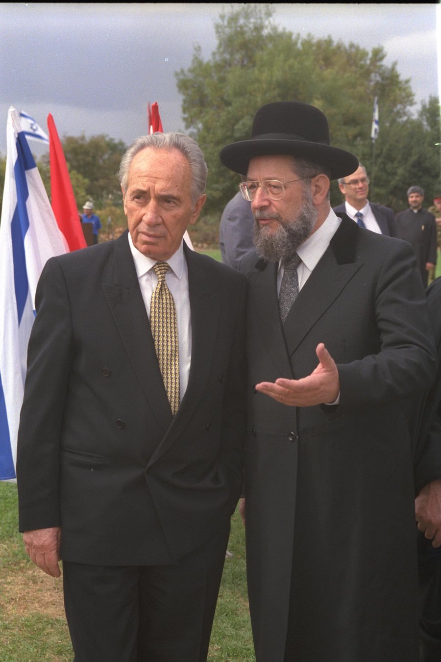 עם הרב הראשי הרב ישראל מאיר לאו ב-1993