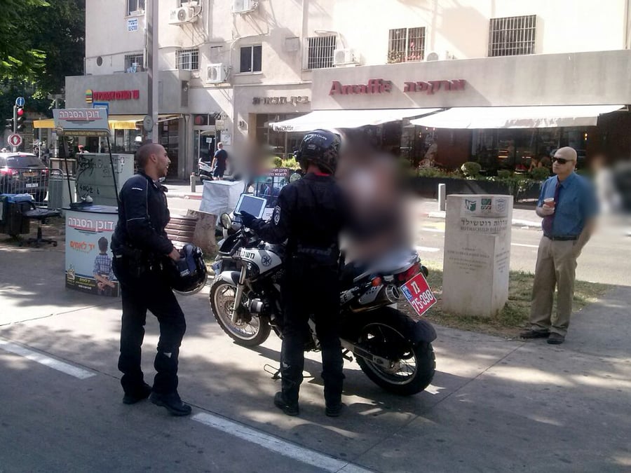 שוטרי משטרת תל אביב מוזעקים לשווא על ידי המיסיונרים.