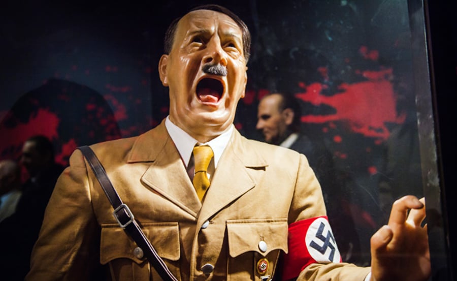 פסל שעווה של הצורר אדולף היטלר ימ"ש במוזיאון מאדאם טוסו בפראג