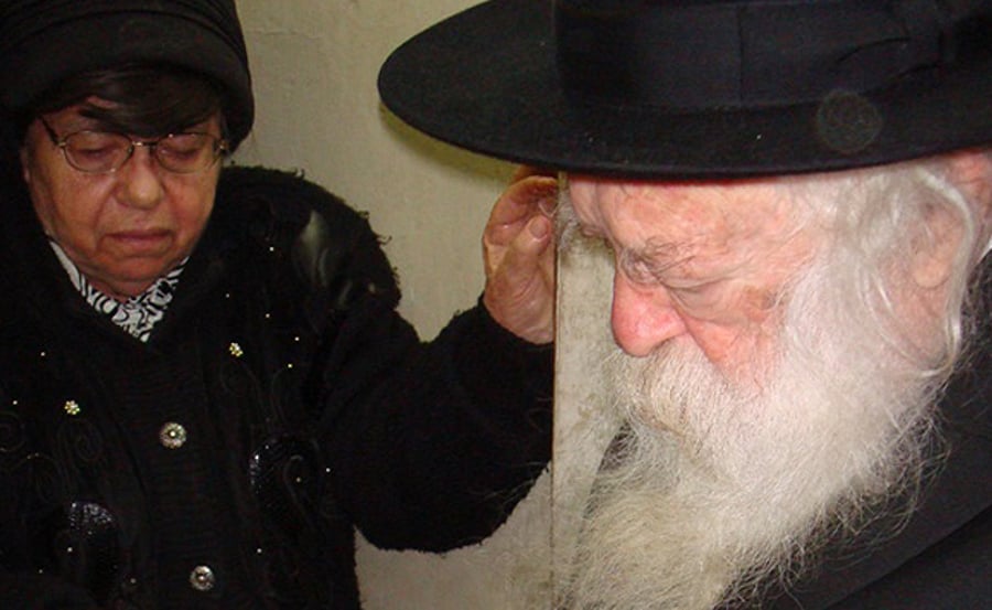 הרבנית ע"ה עם בעלה מרן הגר"ח קנייבסקי