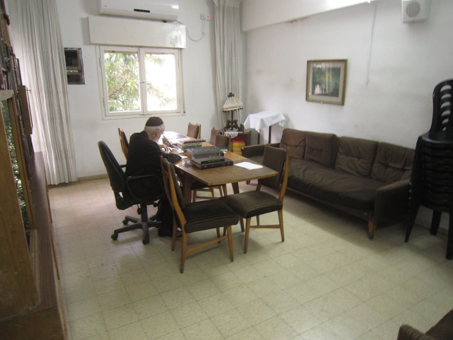 חדר הלימוד של הגרי"ג אדלשטיין