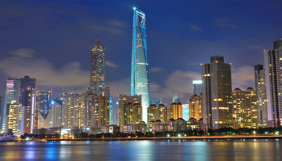 הבניין היפה ביותר בעולם מעטר את קו הרקיע של שנגחאי