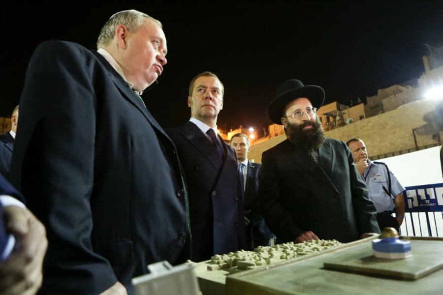 ראש ממשלת רוסיה ביקר בכותל המערבי | צפו