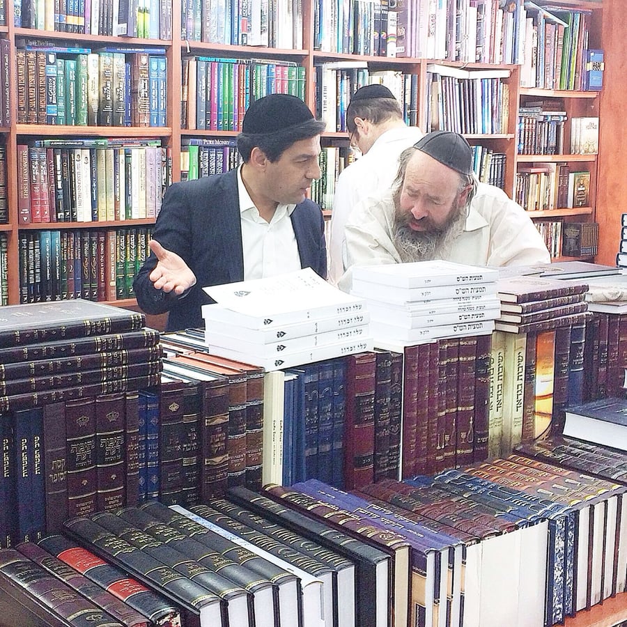 צפו: המקובל רבי יעקב עדס בחנות הספרים במא"ש
