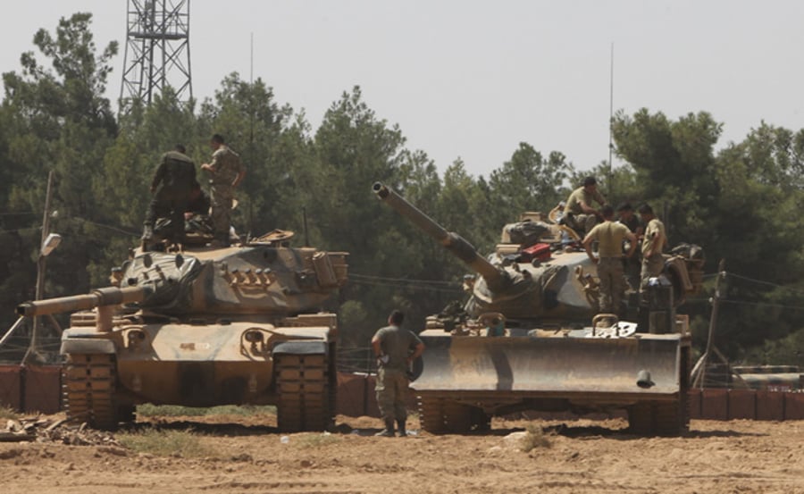 חיילים טורקים בדרך למבצע "מגן פרת", אוגוסט 2016
