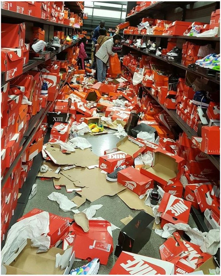 מטורף: קונים החריבו חנות של נייקי בבלאק פריידי