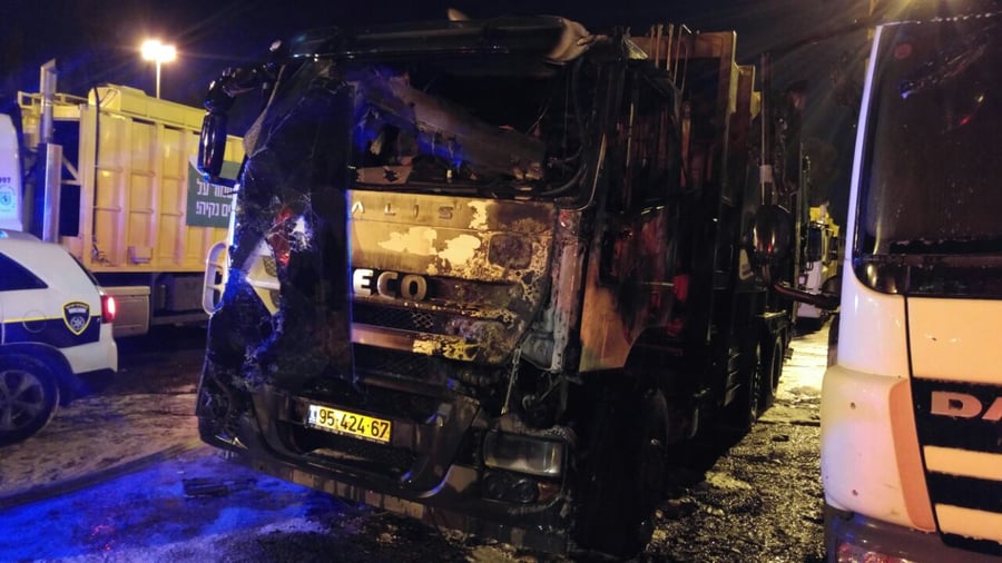 2 משאיות אשפה של עיריית ירושלים עלו באש