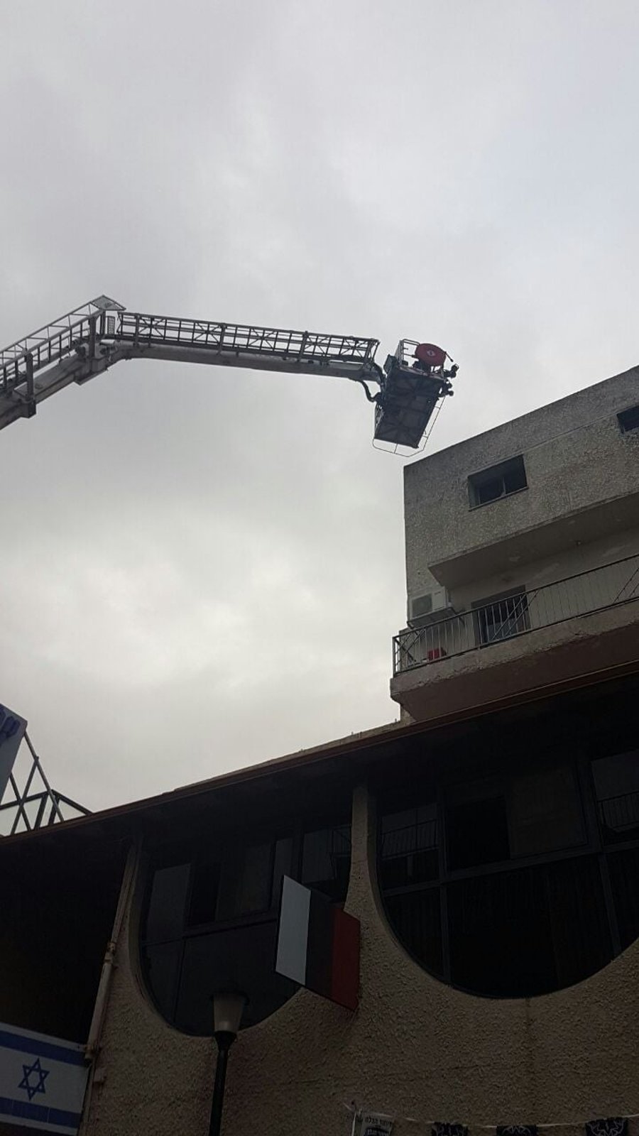 שריפה פרצה במלון 'המצודה' בצפת; 16 נפצעו קל ובינוני