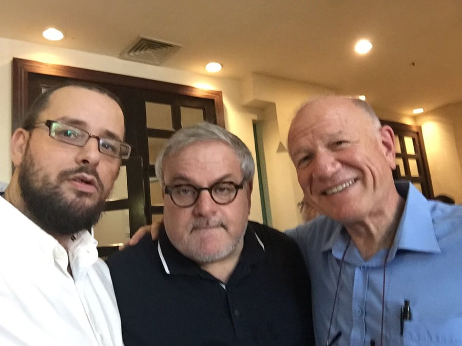 נחמיה שטרסלר, מנחם הורביץ וכתב 'כיכר השבת' ישראל כהן.