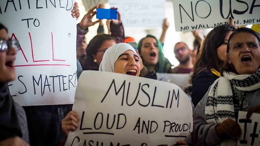 מוסלמים מוחים בארה"ב נגד הצו הנשיאותי
