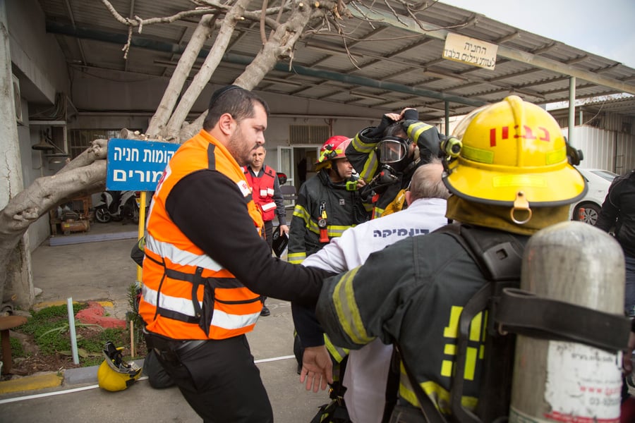 "איחוד הצלה" וכוחות החירום תרגלו פעולות חילוץ לכודים מבניין בוער
