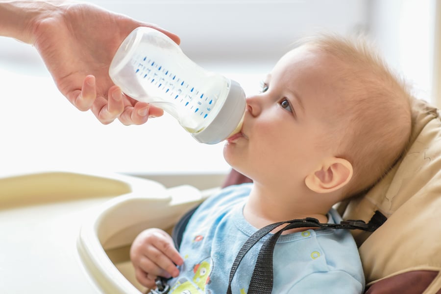 פיקוח על תחליפי חלב לתינוקות. אילוסטרציה