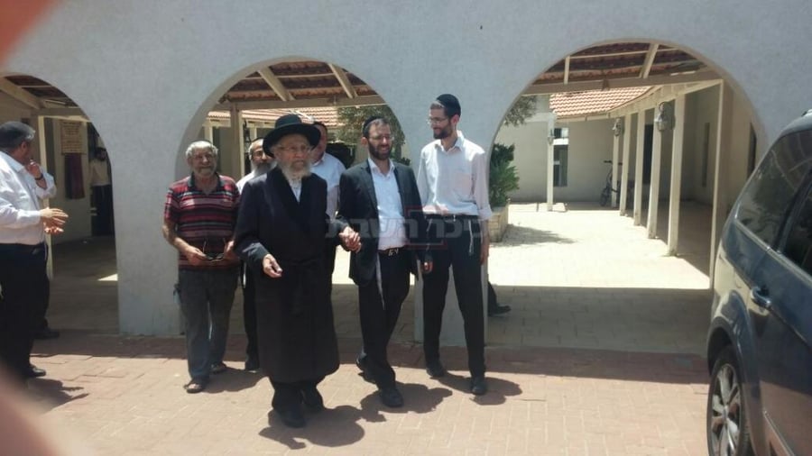 בביקור בבית הכנסת ברמת השרון לאחר מחלה