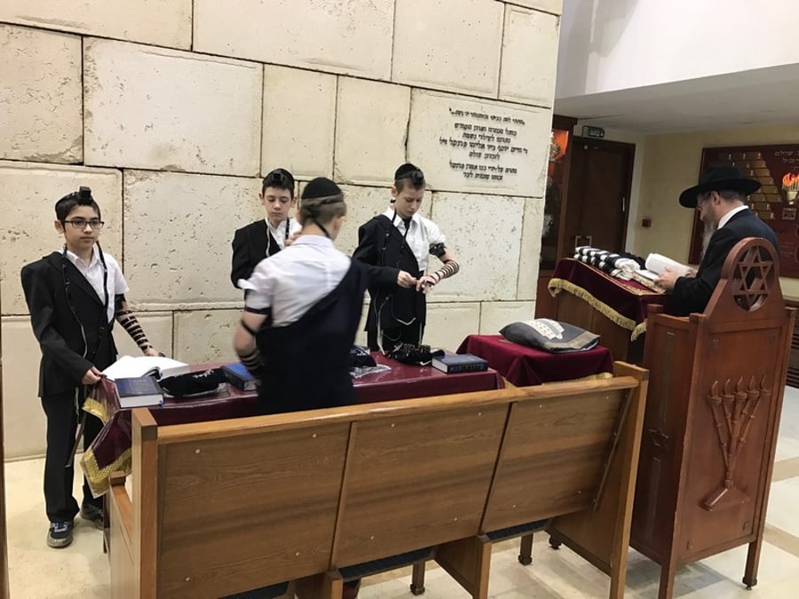 מוסקבה: ארבעה תלמידים הניחו תפילין במעמד מרגש