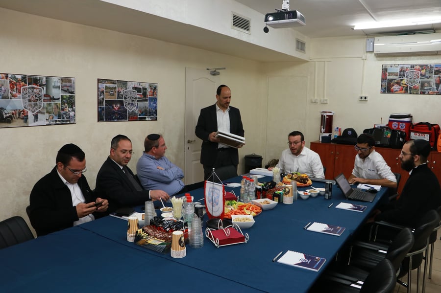 מנכ"ל המשרד לשירותי דת ביקר במטה הארצי של 'איחוד הצלה' בירושלים