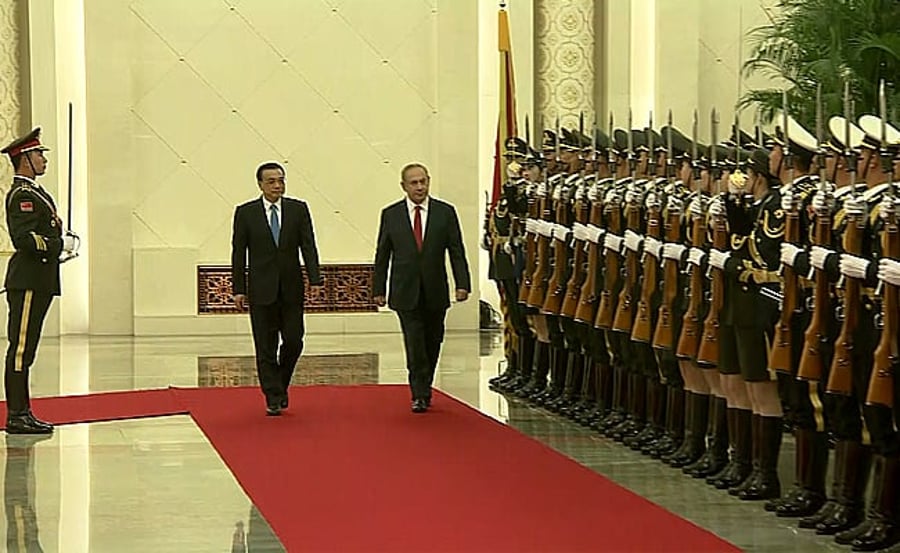 צפו: משמר הכבוד המרשים של סין מקבל את נתניהו