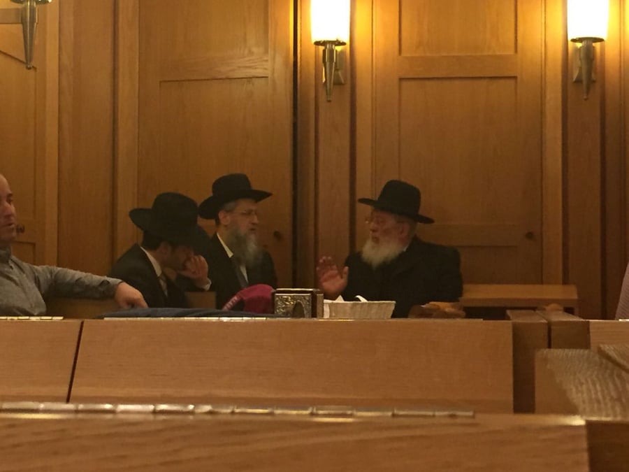 הרבנים במהלך הפגישה, אמש
