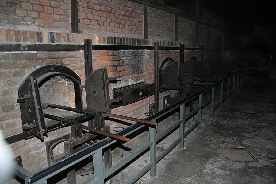 תנורי המשרפות במחנה ההשמדה אושוויץ