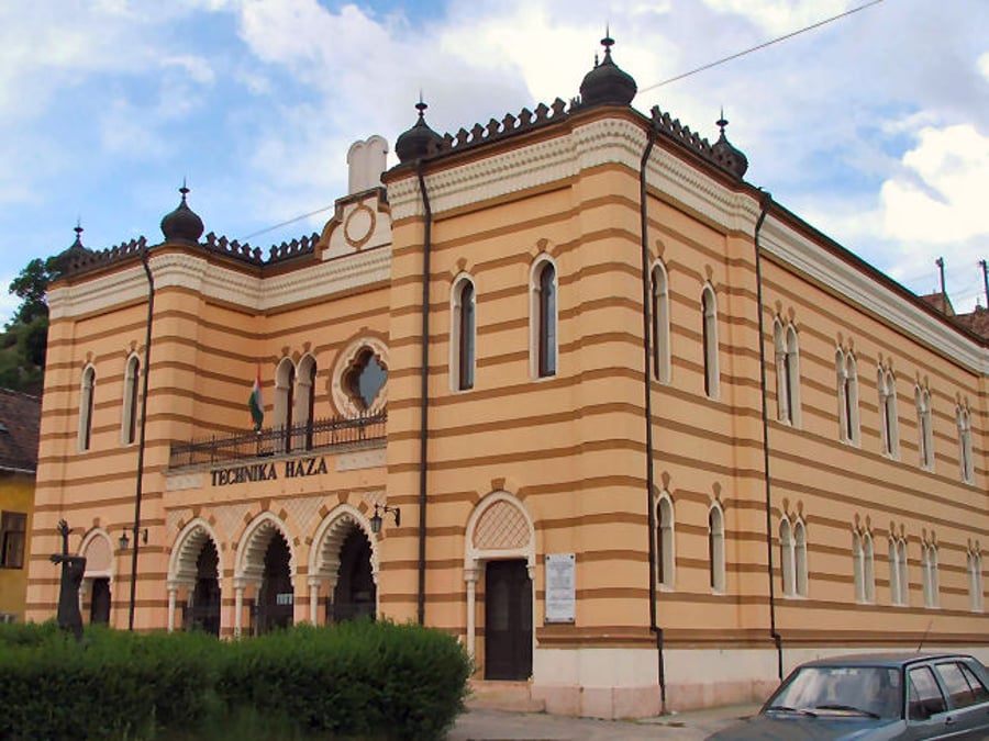 בית הכנסת בעיר אסטרגום הונגריה ESZTERGOM, HUNGARY syn-hungary-esztergom-01