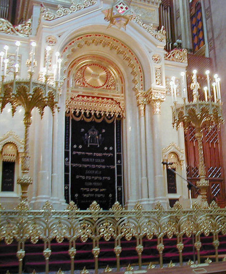 בית הכנסת בעיר בודפסט ארון הקודש rf-syn-budapest-1