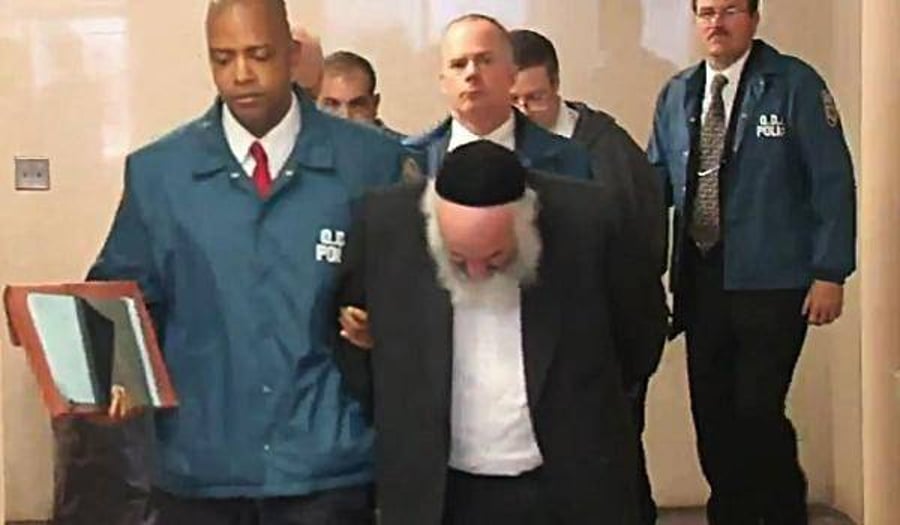 הרב הילר בעת מעצרו